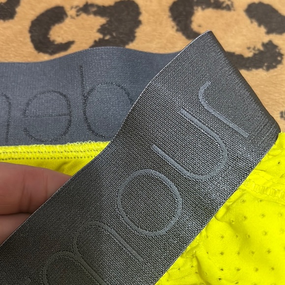 Under Armour running shorts - Picture 5 of 5